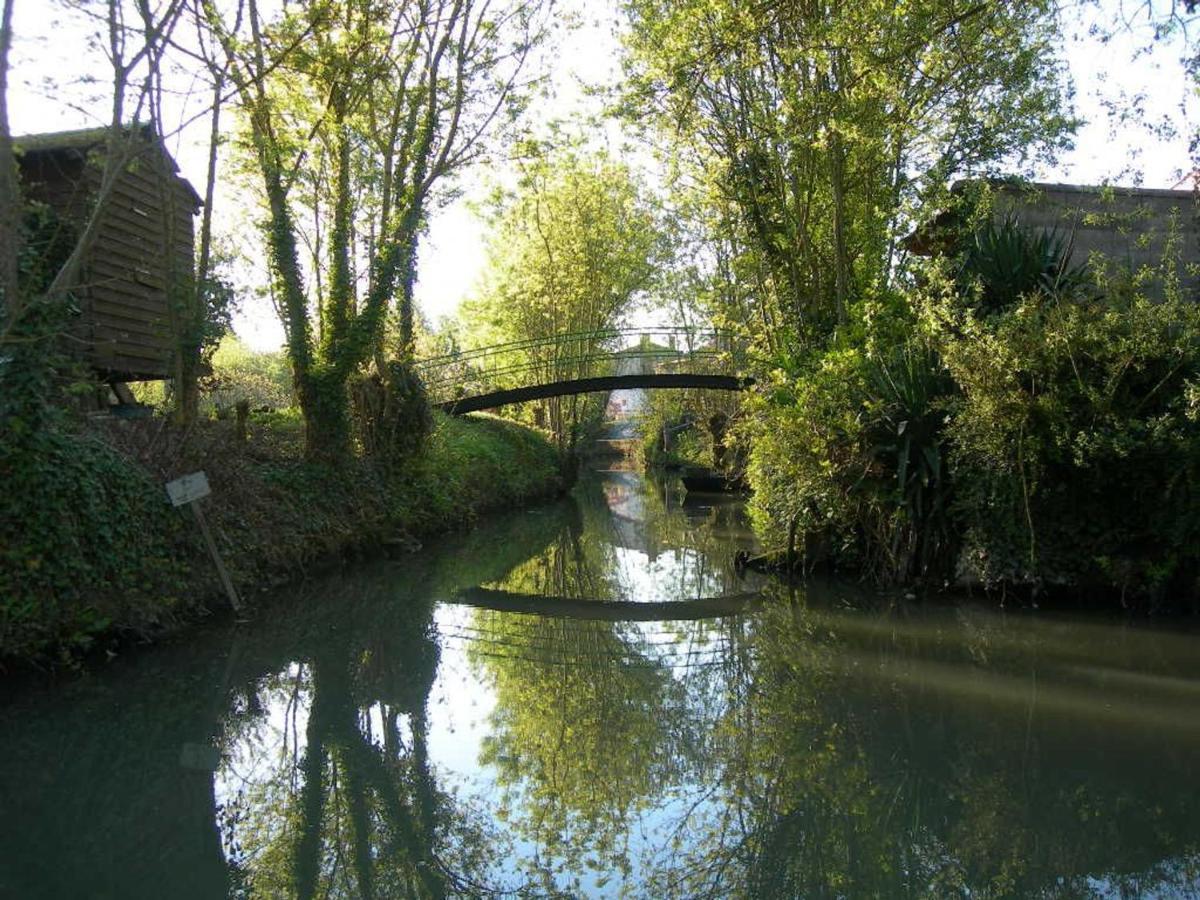 Gite Charmant Au Bord De L'Eau Avec Canoes, Terrasse Et Jardin A Damvix, Au Coeur Du Marais Poitevin. - Fr-1-426-354 Villa Ngoại thất bức ảnh